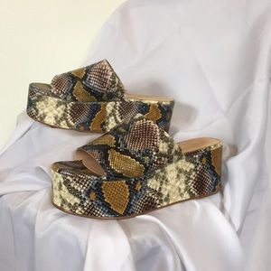 Sold PLATFORM SANDALS URBAN OUTFITTERS